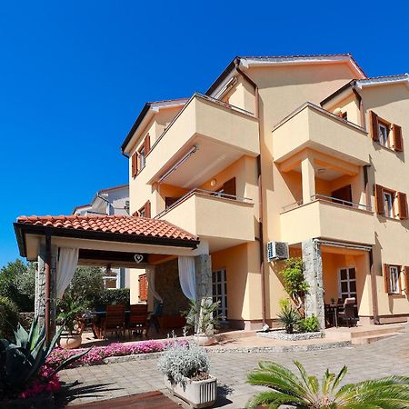 Apartments Omanovic Cizici Exterior photo
