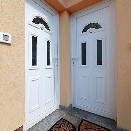 Apartments Omanovic Cizici Exterior photo
